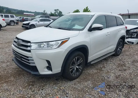 2017 Toyota Highlander Le z USA, uszkodzony, nr VIN 5TDZARFHXHS028502